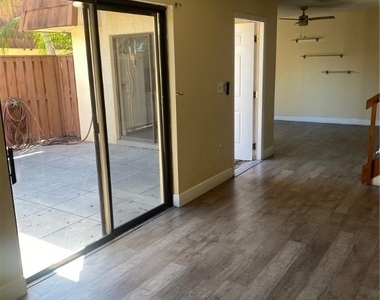 5245 Cedarbend Drive - Photo Thumbnail 7