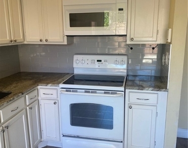 5245 Cedarbend Drive - Photo Thumbnail 13