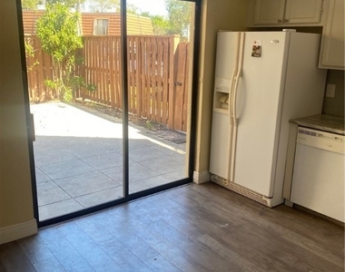 5245 Cedarbend Drive - Photo Thumbnail 11