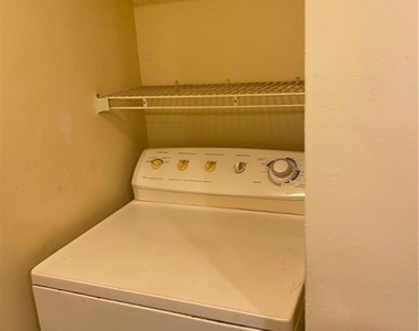 5245 Cedarbend Drive - Photo Thumbnail 17