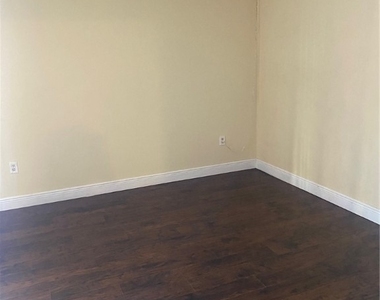 5245 Cedarbend Drive - Photo Thumbnail 21