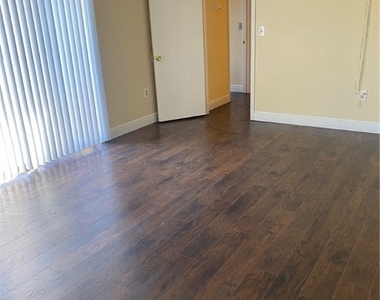5245 Cedarbend Drive - Photo Thumbnail 19