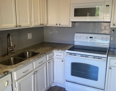 5245 Cedarbend Drive - Photo Thumbnail 12