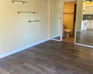 5245 Cedarbend Drive - Photo Thumbnail 9