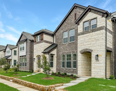 2942 Elle Drive - Photo Thumbnail 5