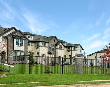 2942 Elle Drive - Photo Thumbnail 1