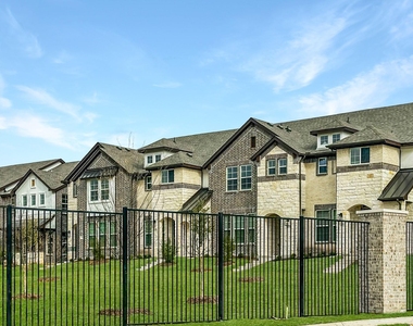 2942 Elle Drive - Photo Thumbnail 2