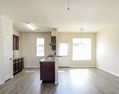 12338 Roy Mix Bohn Lane - Photo Thumbnail 4