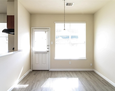 12338 Roy Mix Bohn Lane - Photo Thumbnail 5