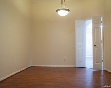4918 Pinder Lane - Photo Thumbnail 3