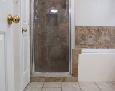 4918 Pinder Lane - Photo Thumbnail 19