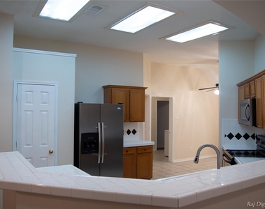 4918 Pinder Lane - Photo Thumbnail 5