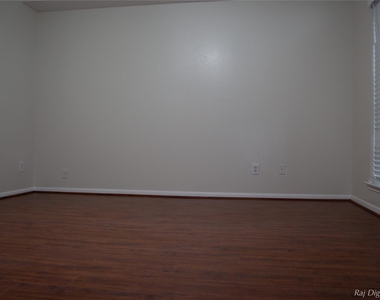4918 Pinder Lane - Photo Thumbnail 16