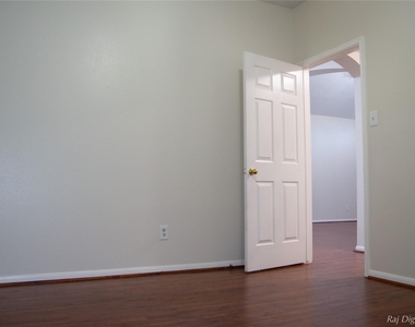 4918 Pinder Lane - Photo Thumbnail 32