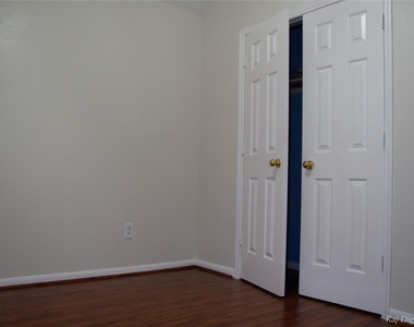 4918 Pinder Lane - Photo Thumbnail 27