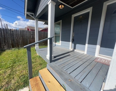 6913 Avenue L - Photo Thumbnail 11