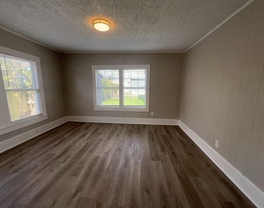 6913 Avenue L - Photo Thumbnail 7