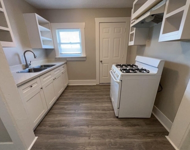 6913 Avenue L - Photo Thumbnail 3