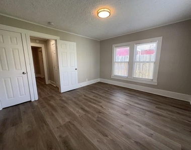 6913 Avenue L - Photo Thumbnail 9