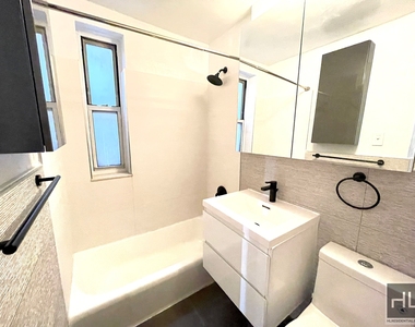 East 58th Street - Photo Thumbnail 6