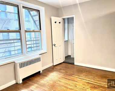 East 58th Street - Photo Thumbnail 3