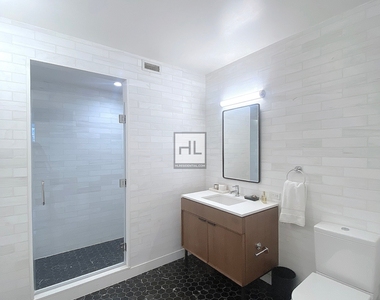 East 54th Street - Photo Thumbnail 2