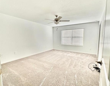 10321 Trumpet Honeysuckle Way - Photo Thumbnail 11
