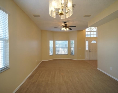 10905 Capstan Lake Drive - Photo Thumbnail 7