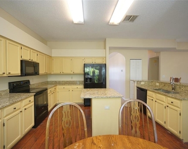 10905 Capstan Lake Drive - Photo Thumbnail 4