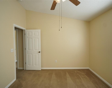 10905 Capstan Lake Drive - Photo Thumbnail 21