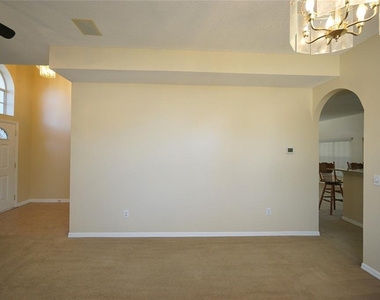 10905 Capstan Lake Drive - Photo Thumbnail 8