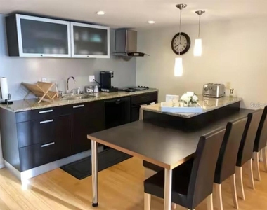 701 S Madison Avenue - Photo Thumbnail 2