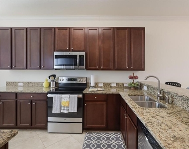 16706 Vardon Terrace - Photo Thumbnail 9