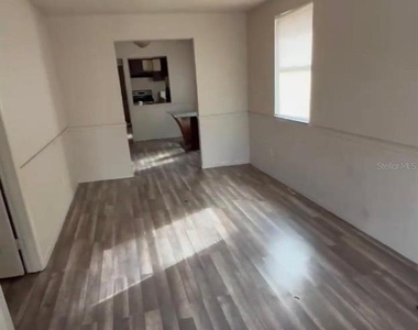 8213 N 17th Street - Photo Thumbnail 3