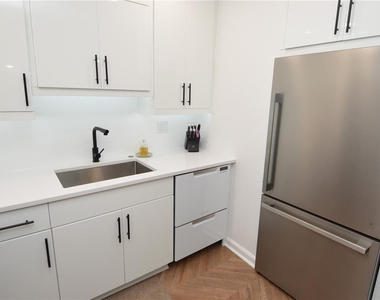 5048 Beach Drive Se - Photo Thumbnail 12