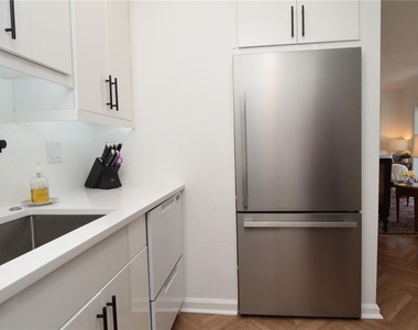 5048 Beach Drive Se - Photo Thumbnail 13