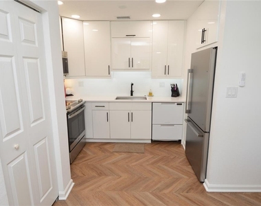 5048 Beach Drive Se - Photo Thumbnail 9