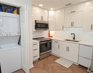 5048 Beach Drive Se - Photo Thumbnail 10