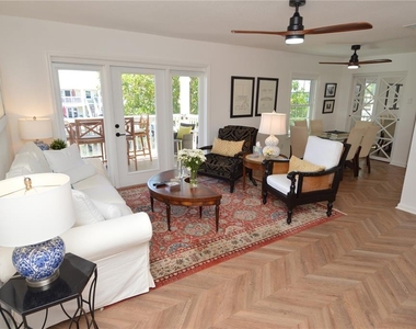 5048 Beach Drive Se - Photo Thumbnail 4
