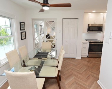 5048 Beach Drive Se - Photo Thumbnail 7