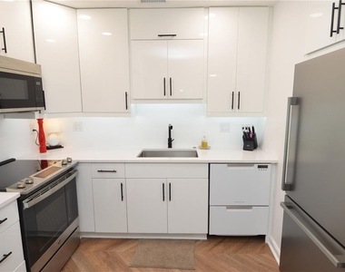 5048 Beach Drive Se - Photo Thumbnail 11