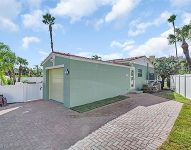 16613 Gulf Boulevard - Photo Thumbnail 32