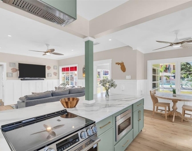 16613 Gulf Boulevard - Photo Thumbnail 11