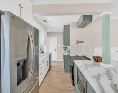 16613 Gulf Boulevard - Photo Thumbnail 12