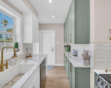 16613 Gulf Boulevard - Photo Thumbnail 13