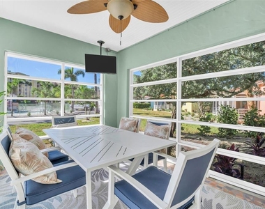 16613 Gulf Boulevard - Photo Thumbnail 2