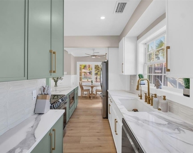 16613 Gulf Boulevard - Photo Thumbnail 14