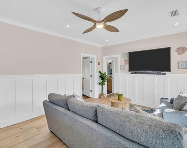 16613 Gulf Boulevard - Photo Thumbnail 4