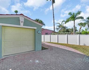 16613 Gulf Boulevard - Photo Thumbnail 31