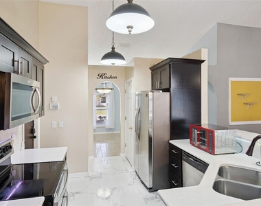 907 Salerno Court - Photo Thumbnail 5